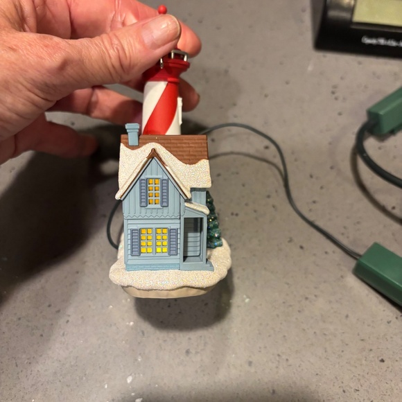 2013 Hallmark Keepsake Holiday Lighthouse flashing ornament - Picture 8 of 11